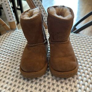 Toddler Ugg US 6 - toddler in used condition